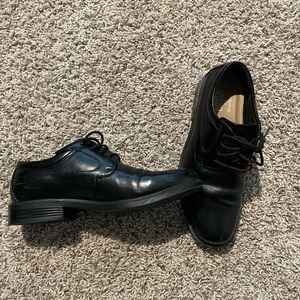 Mens dress shoes